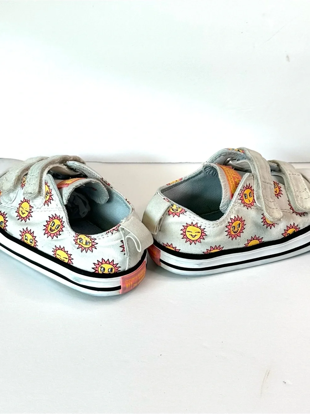 Converse Kids White Sneakers with Yellow & Orange Sun Print size 8